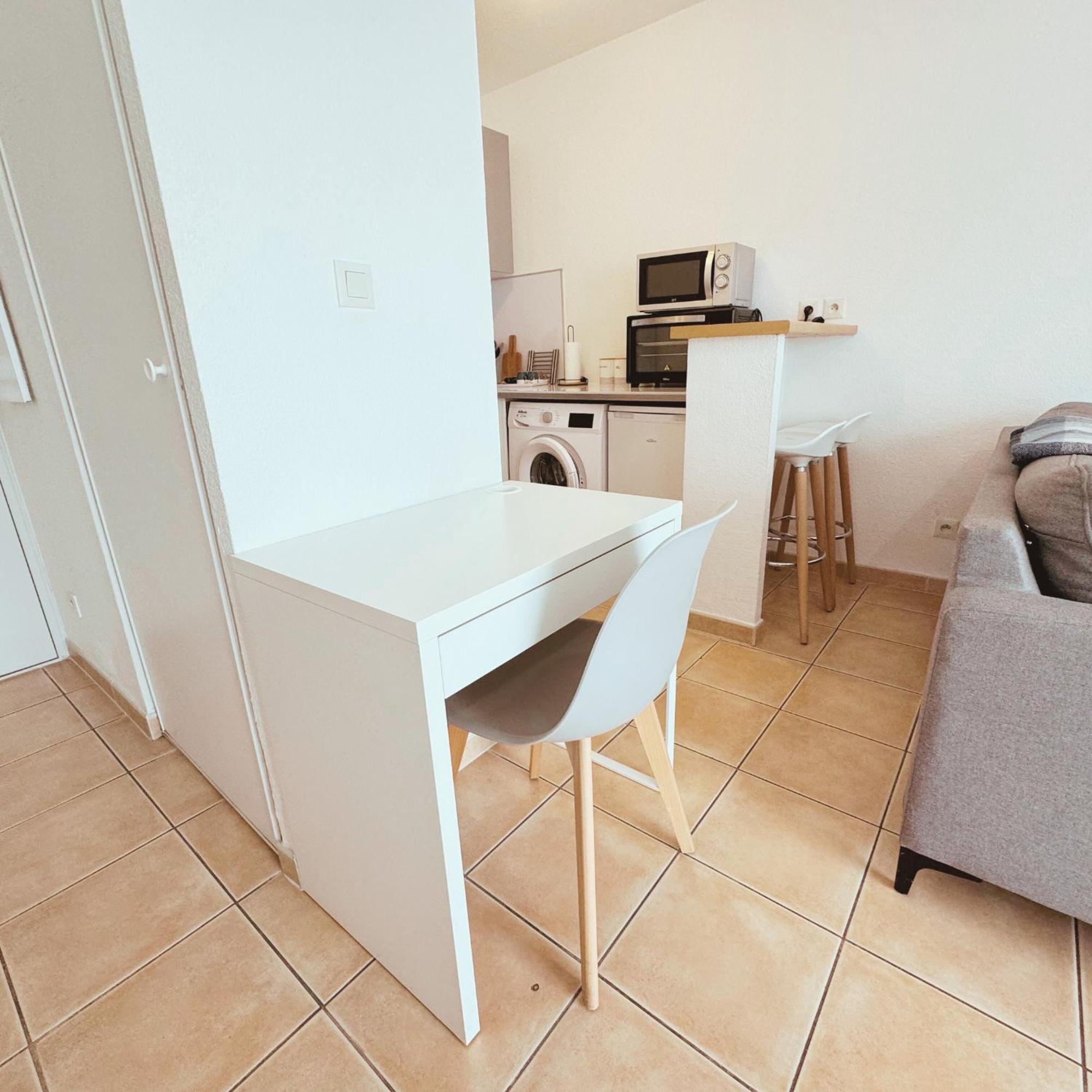 Appartement Residence Prive Avec Parking Wifi Clim Piscine Avignon Eksteriør billede